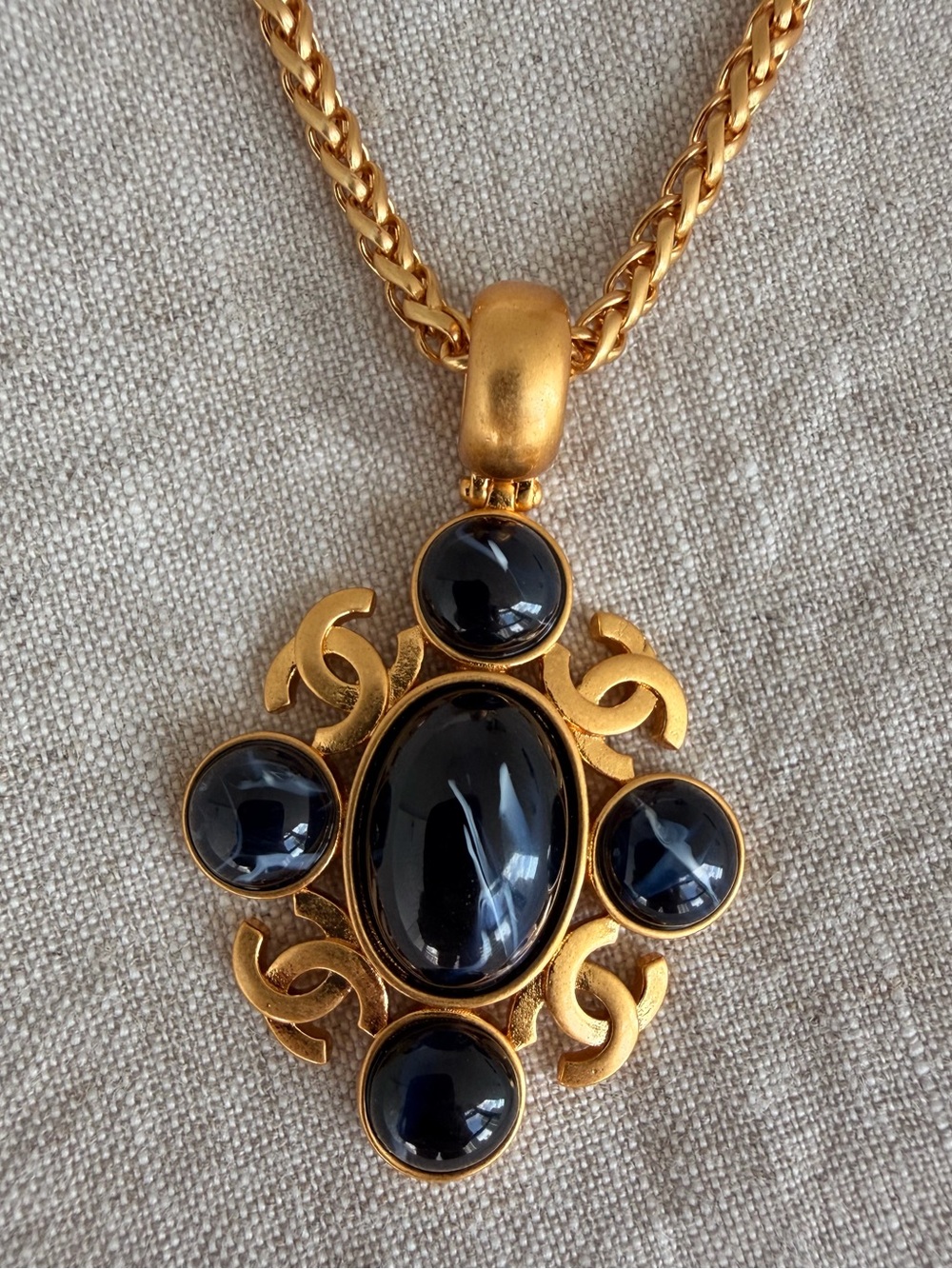 ✨Vintage CHANEL Gold-Tone Pendant Necklace with Blue Cabochon 💙